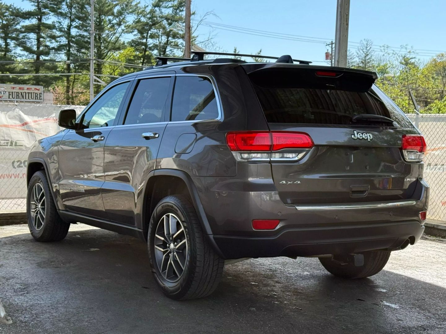 2018 Jeep Grand Cherokee - Image 9