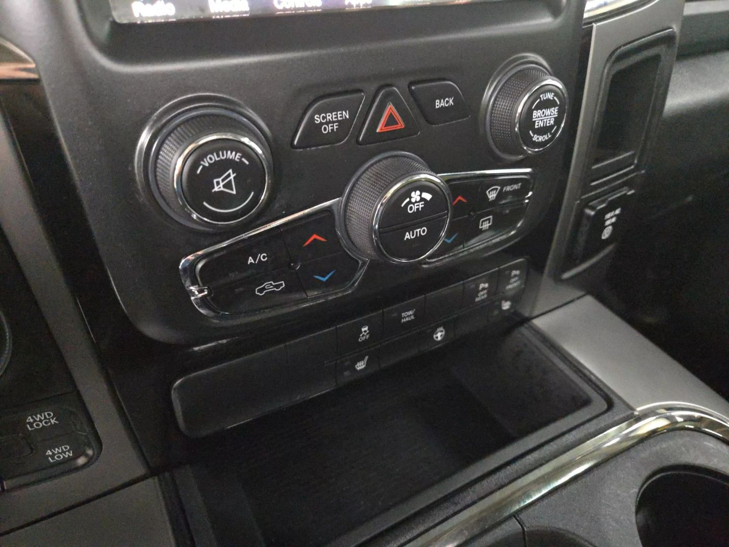2016 Ram 1500 Crew Cab - Image 27