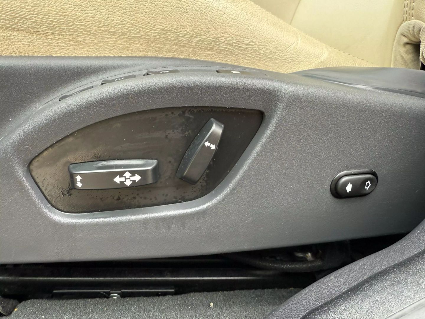 2017 Volvo Xc60 - Image 19