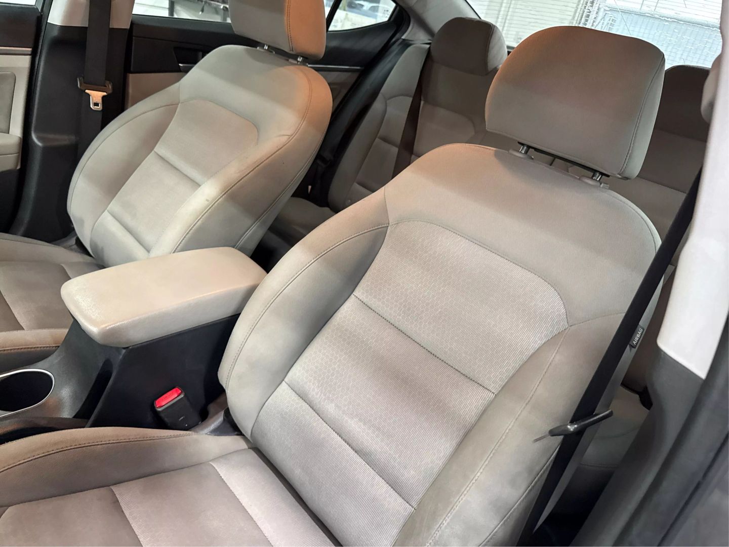 2018 Hyundai Elantra - Image 29