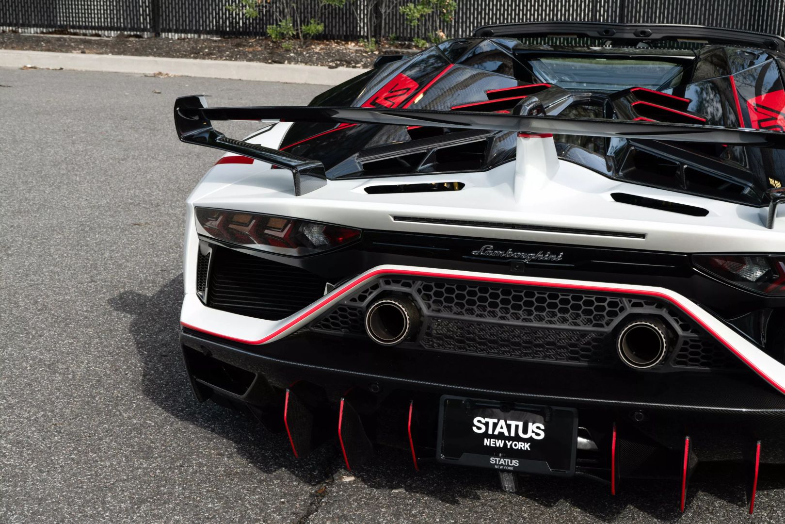 2021 Lamborghini Aventador - Image 31