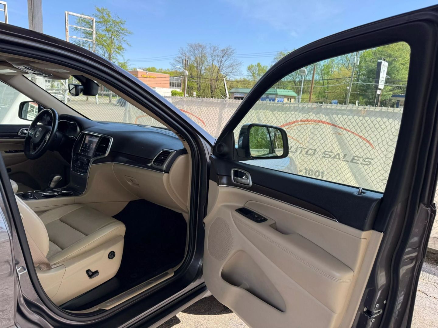 2018 Jeep Grand Cherokee - Image 24
