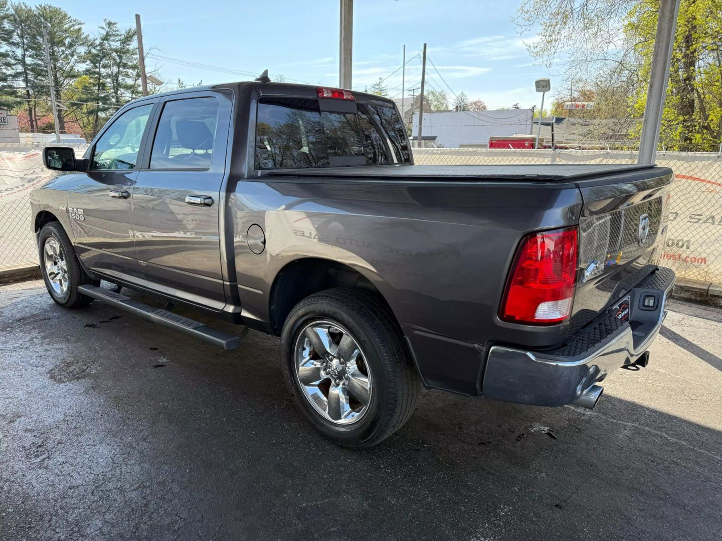 2017 Ram 1500 Crew Cab - Image 12
