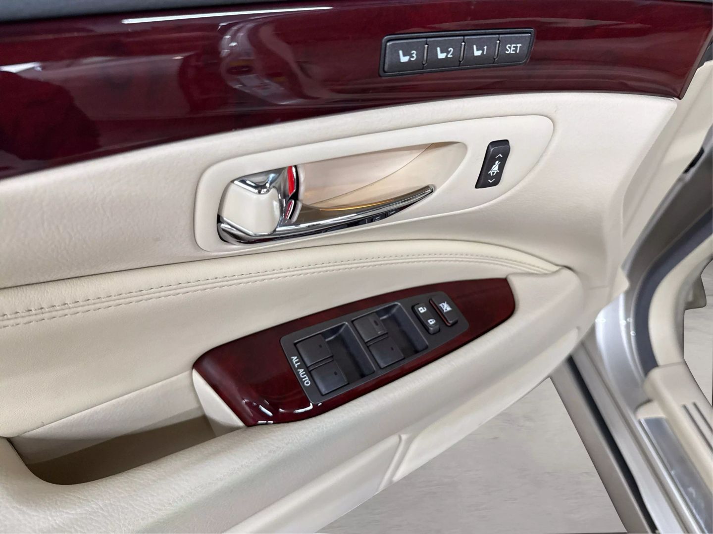 2011 Lexus Ls - Image 29