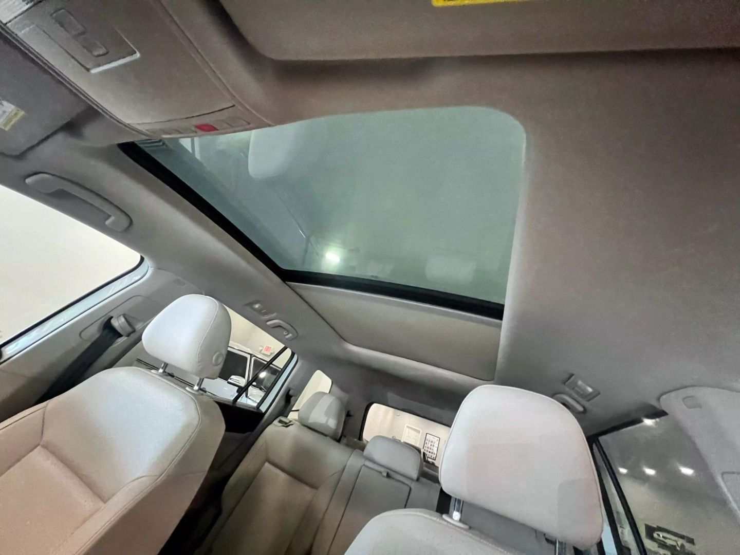 2019 Volkswagen Atlas Sel R-line Sport Utility 4d - Image 14