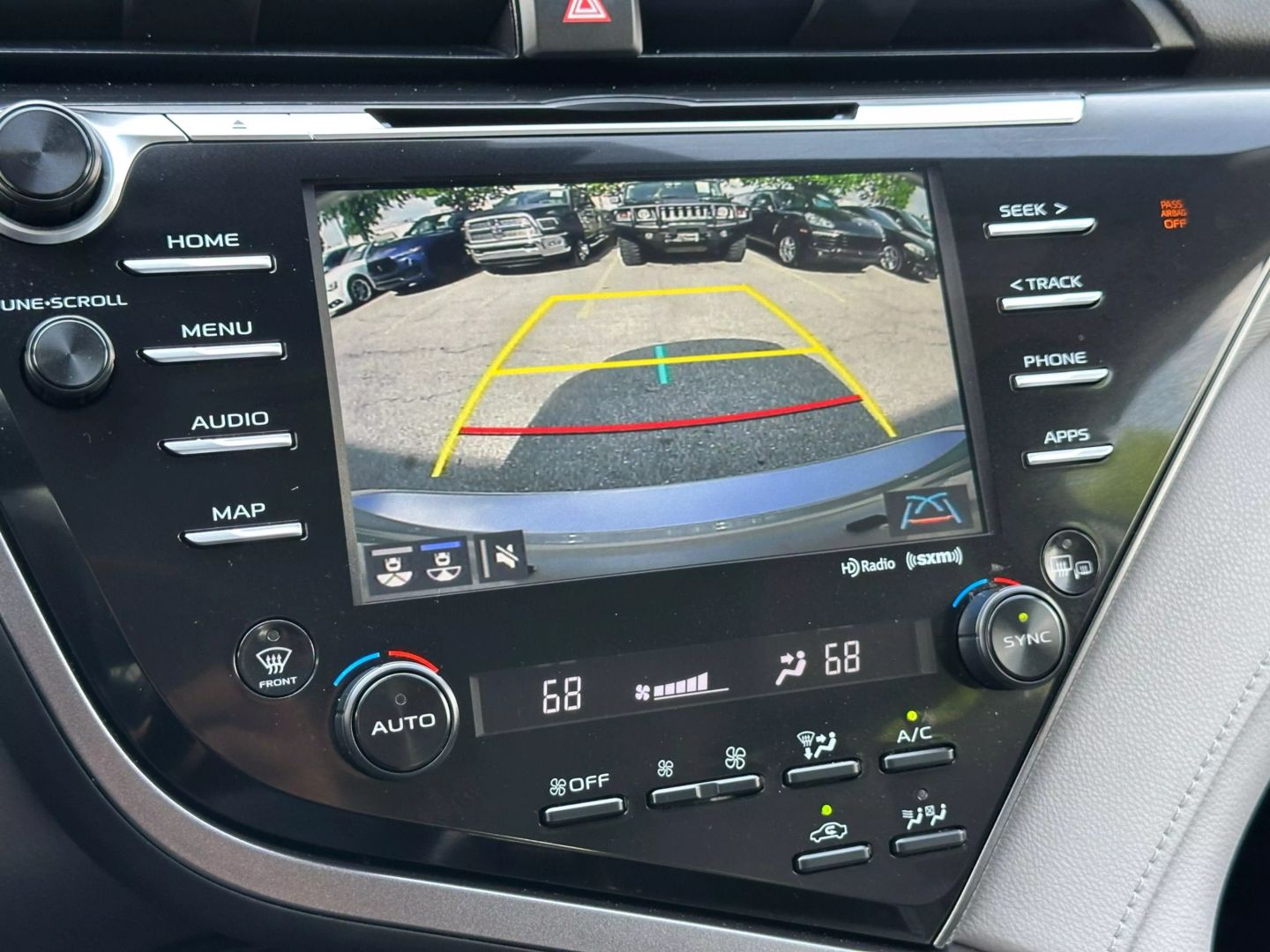 2020 Toyota Camry Hybrid - Image 32