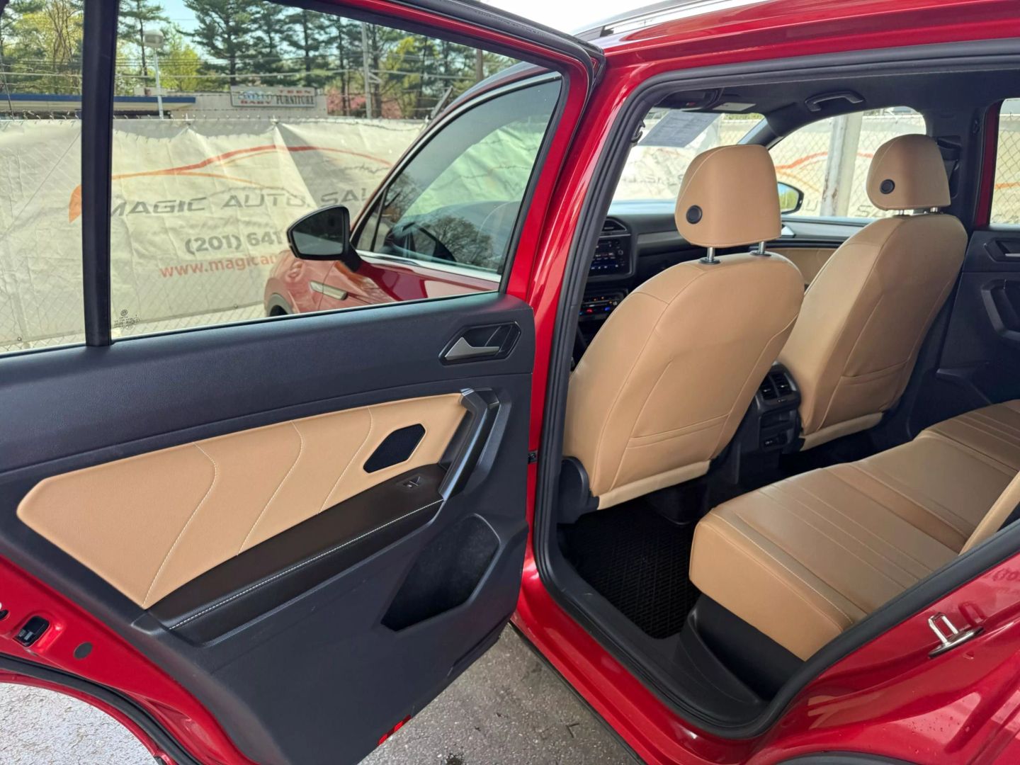 2022 Volkswagen Tiguan - Image 17