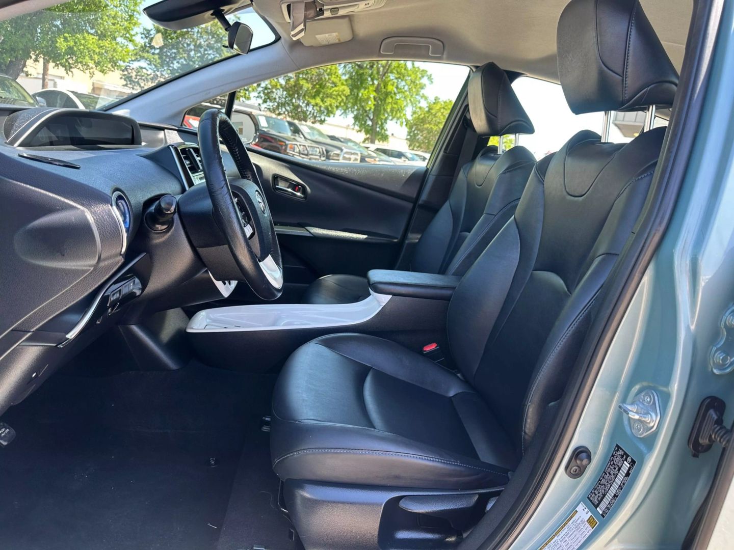 2016 Toyota Prius - Image 14