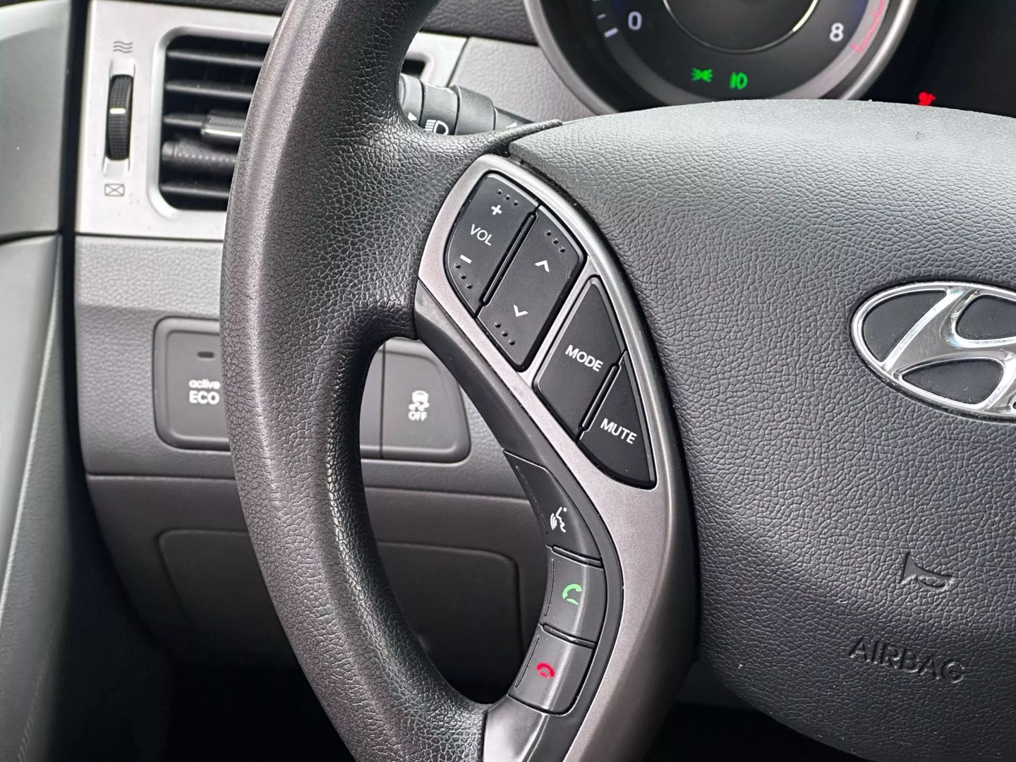 2013 Hyundai Elantra - Image 22