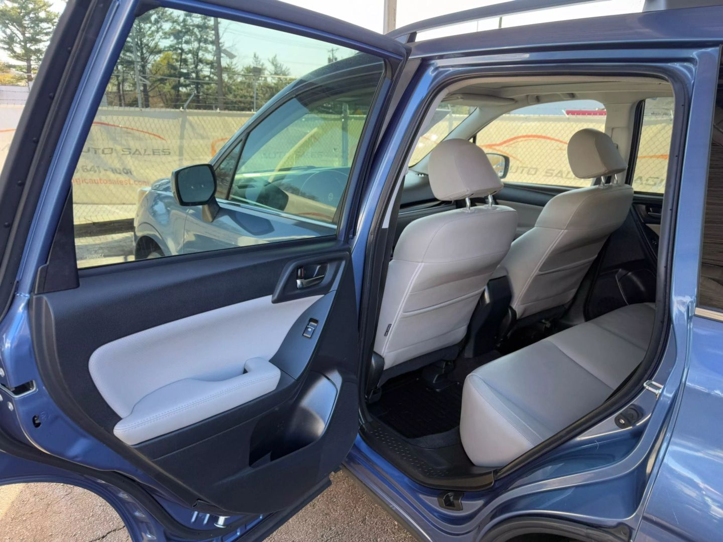 2018 Subaru Forester - Image 17