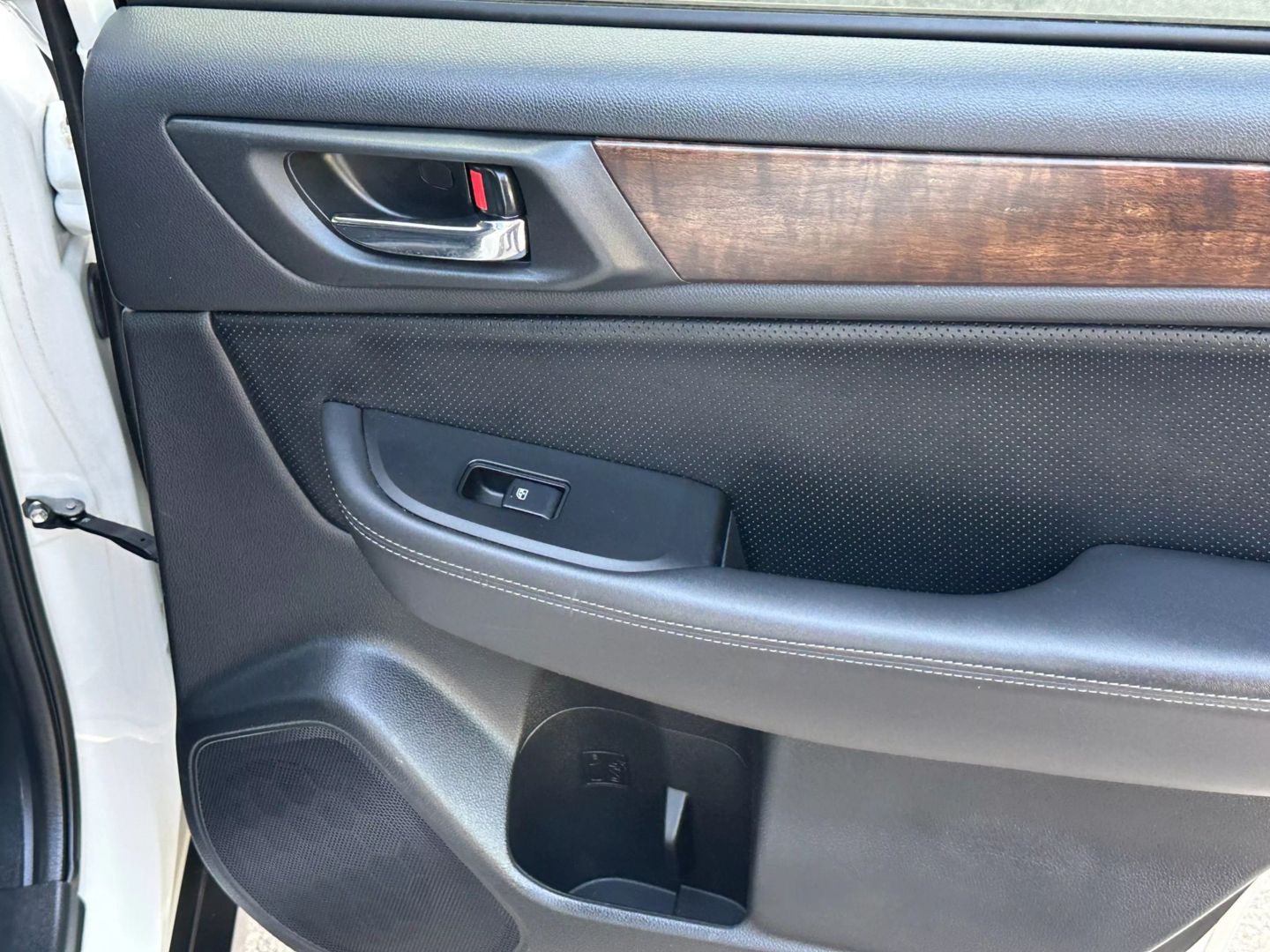 2015 Subaru Outback - Image 25