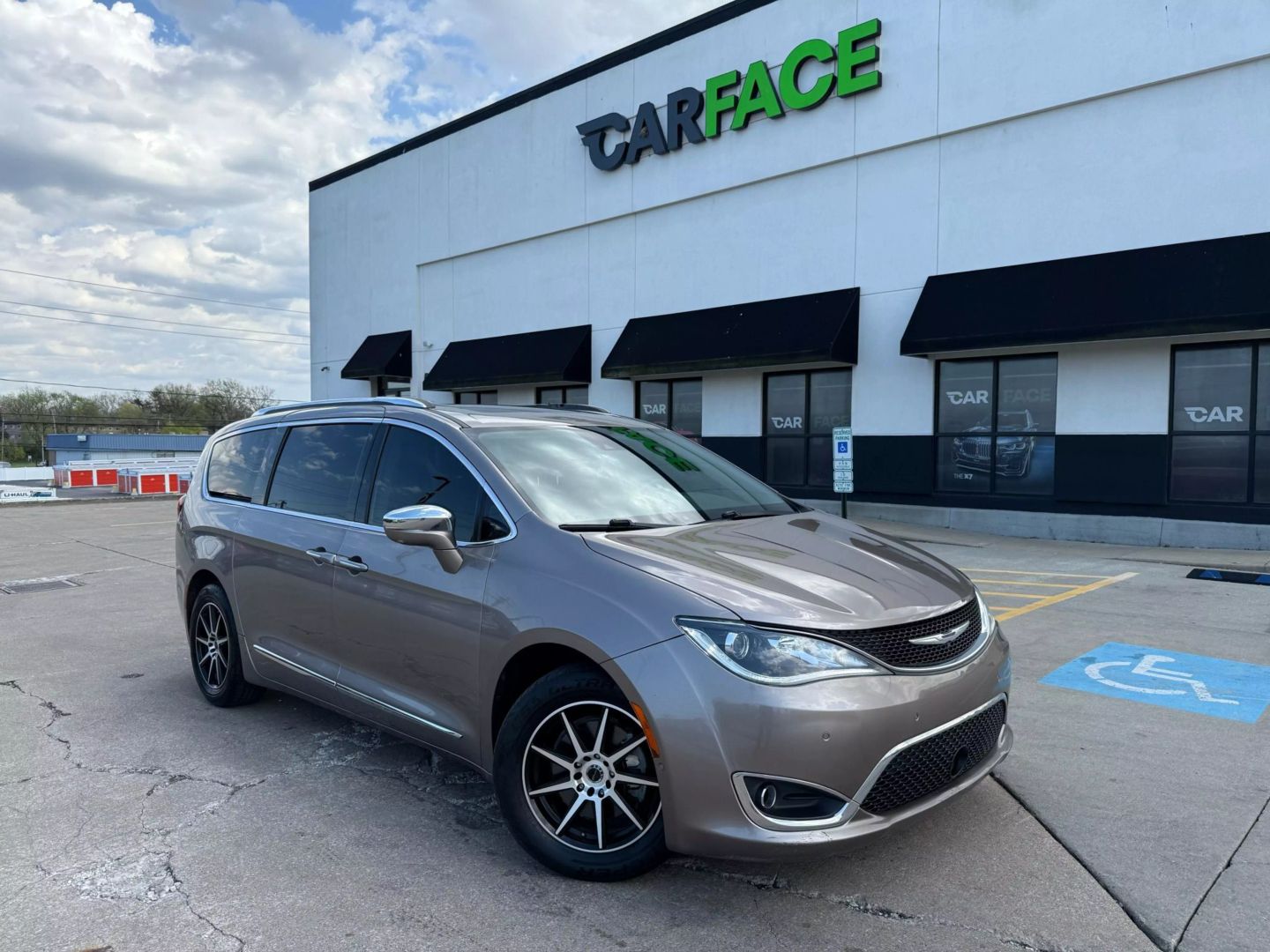 2017 Chrysler Pacifica - Image 1