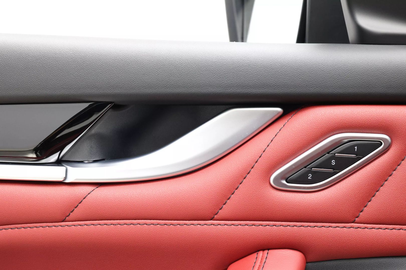 2022 Maserati Levante - Image 12