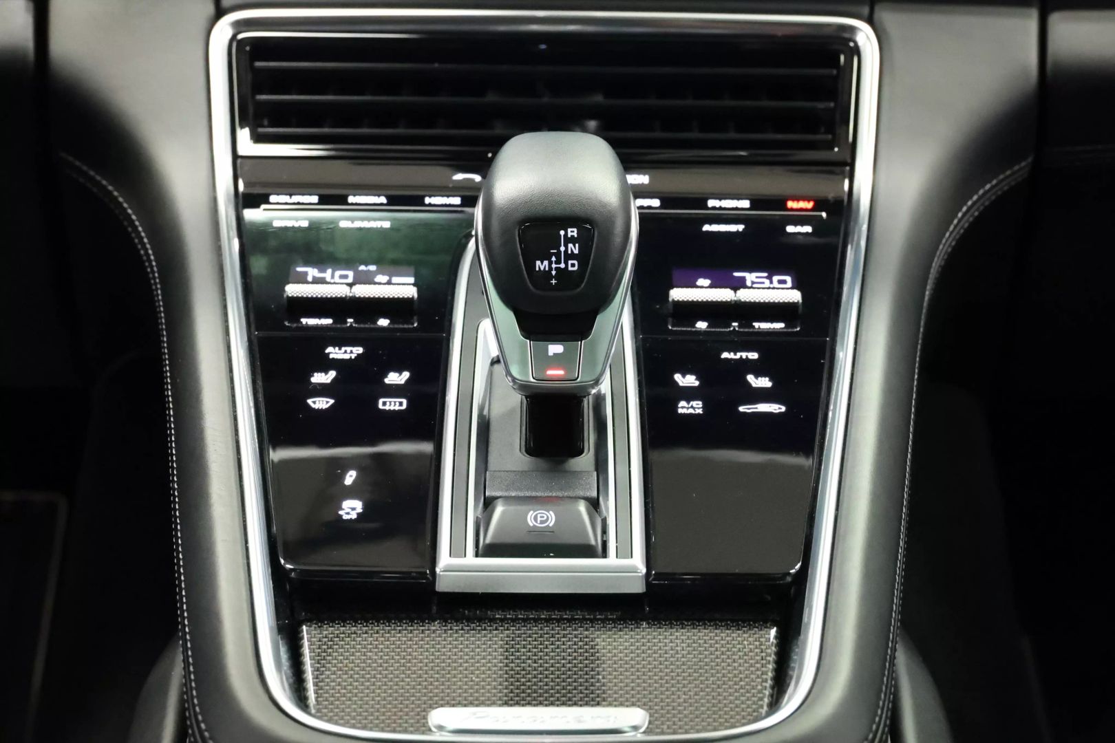 2017 Porsche Panamera - Image 43