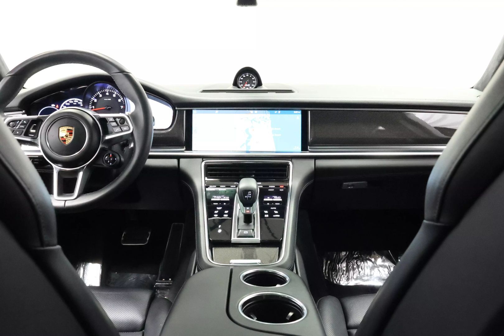 2017 Porsche Panamera - Image 51