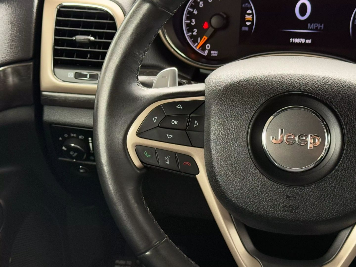 2017 Jeep Grand Cherokee - Image 32