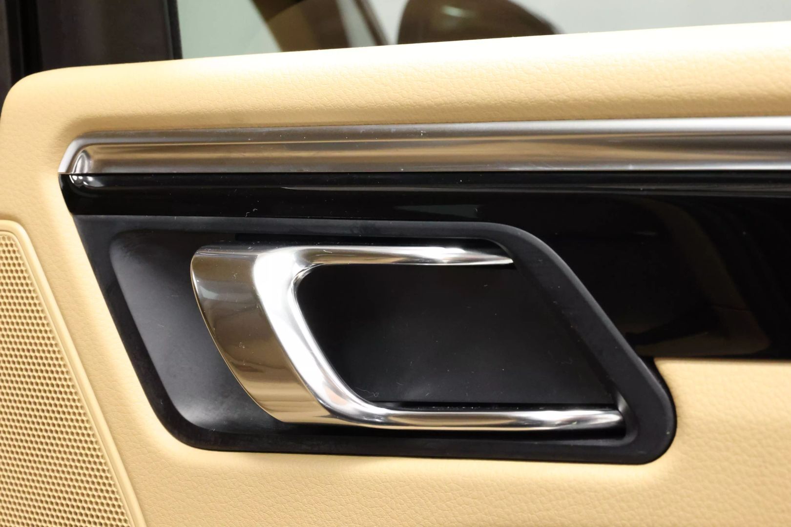 2016 Porsche Macan - Image 63