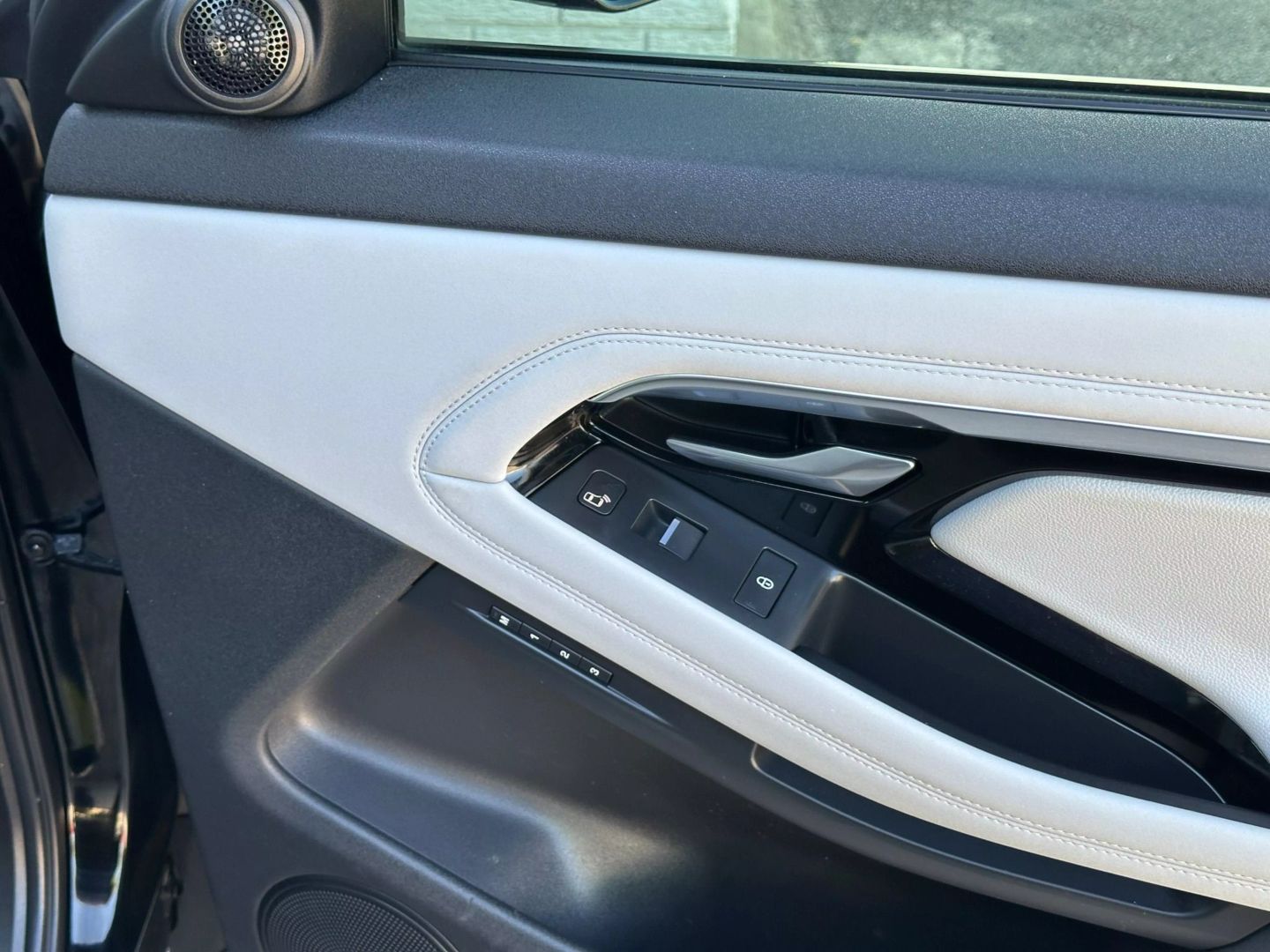 2020 Land Rover Range Rover Evoque - Image 19
