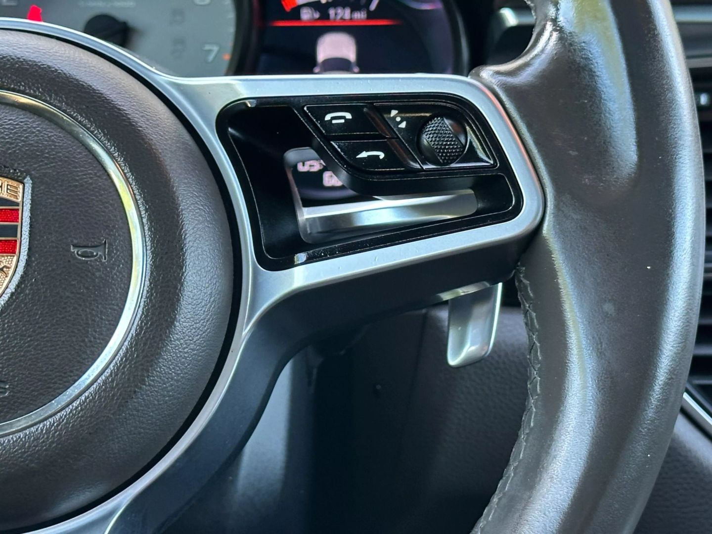 2015 Porsche Macan - Image 28