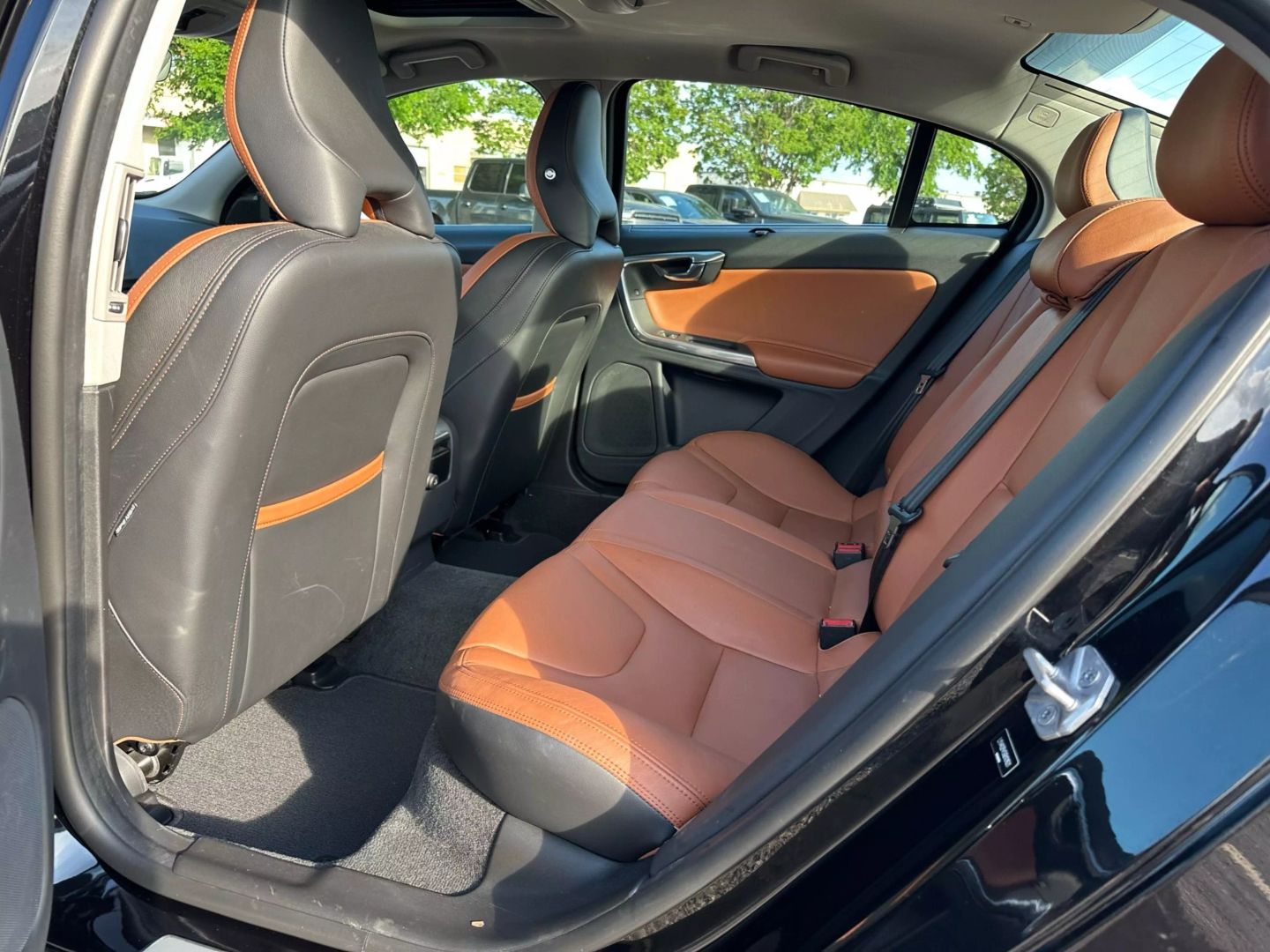 2016 Volvo S60 - Image 16
