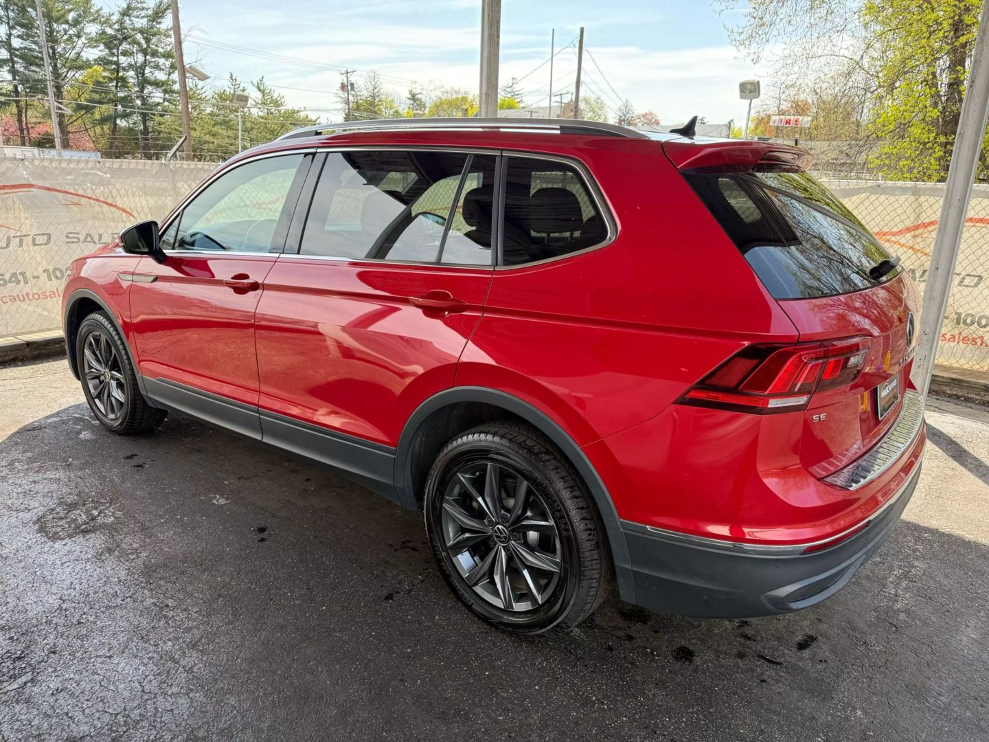 2022 Volkswagen Tiguan - Image 13