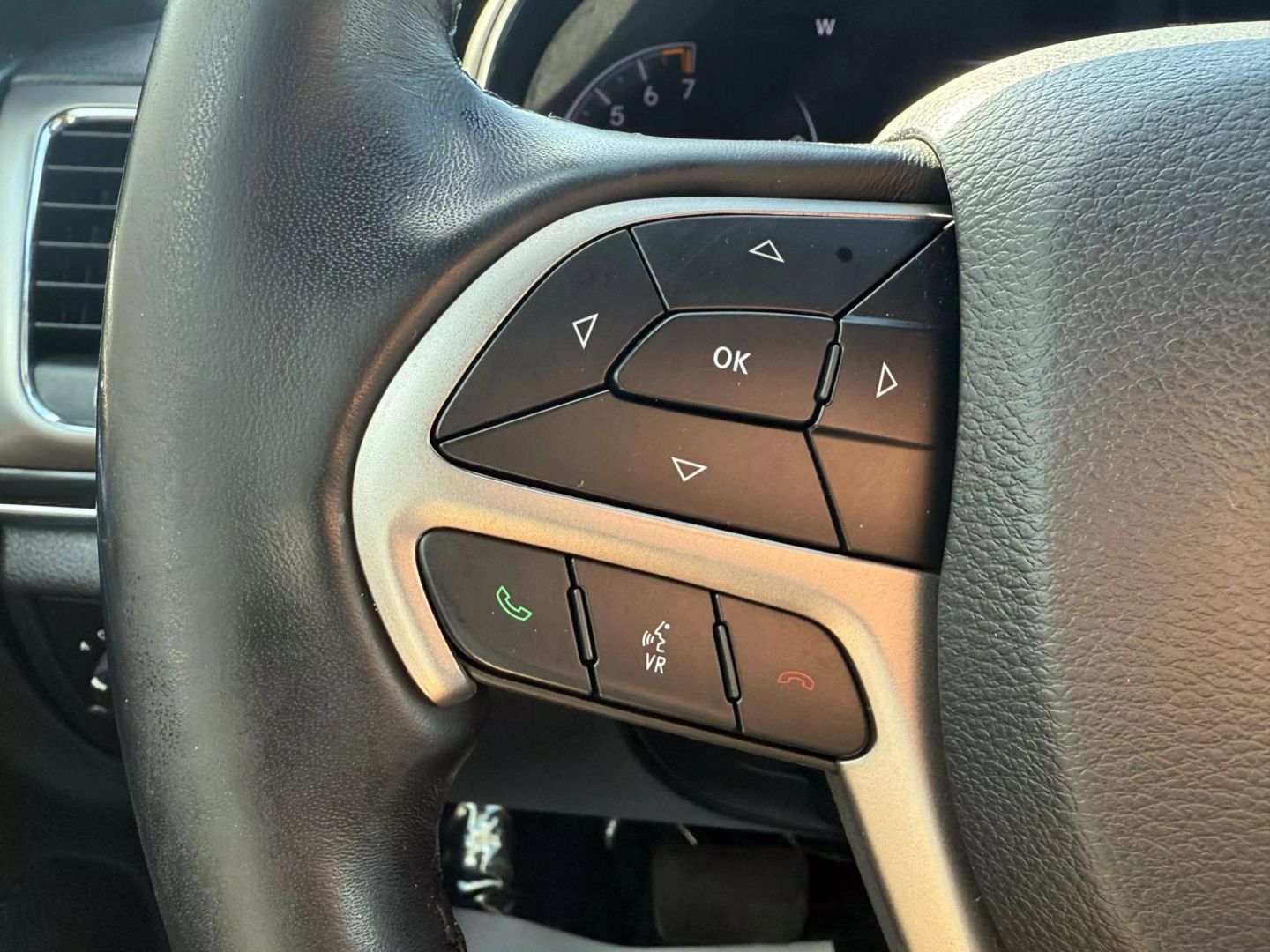 2020 Jeep Grand Cherokee - Image 34