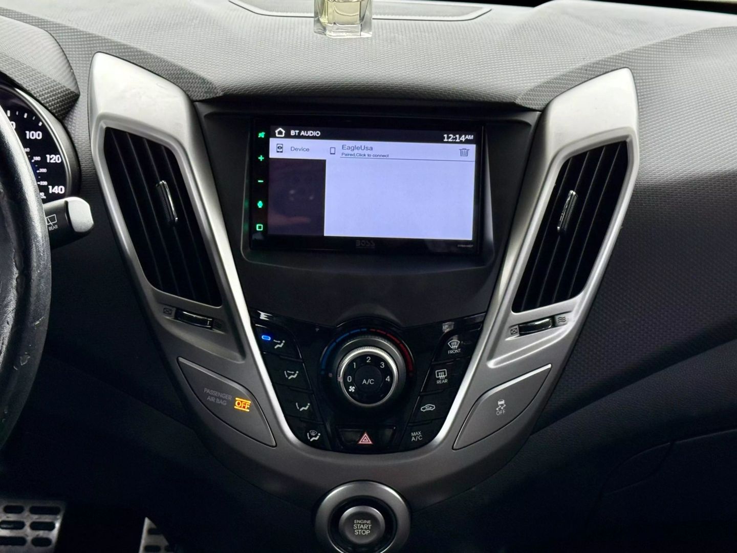 2013 Hyundai Veloster - Image 27