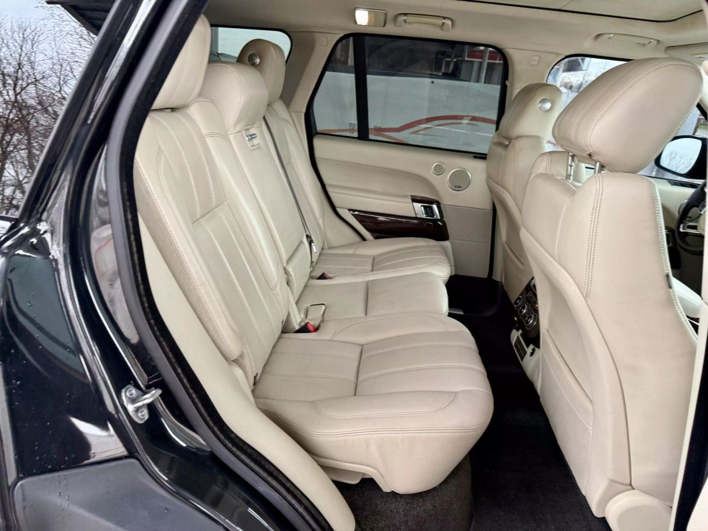 2017 Land Rover Range Rover - Image 21