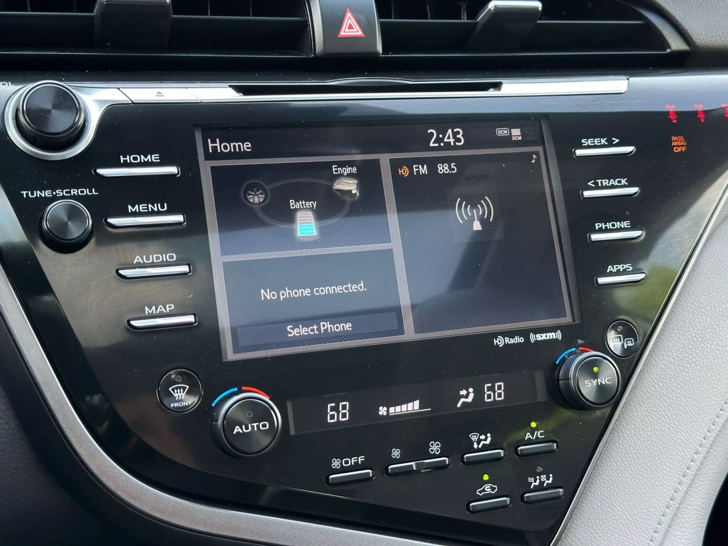 2020 Toyota Camry Hybrid - Image 31