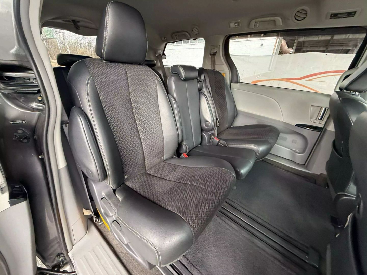 2013 Toyota Sienna - Image 25