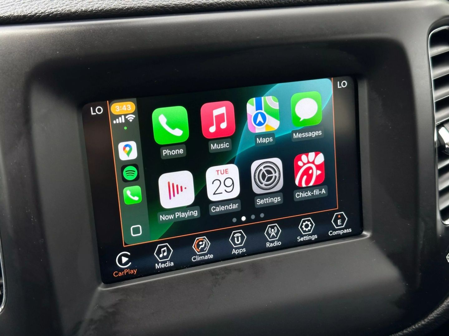 2019 Jeep Compass - Image 33