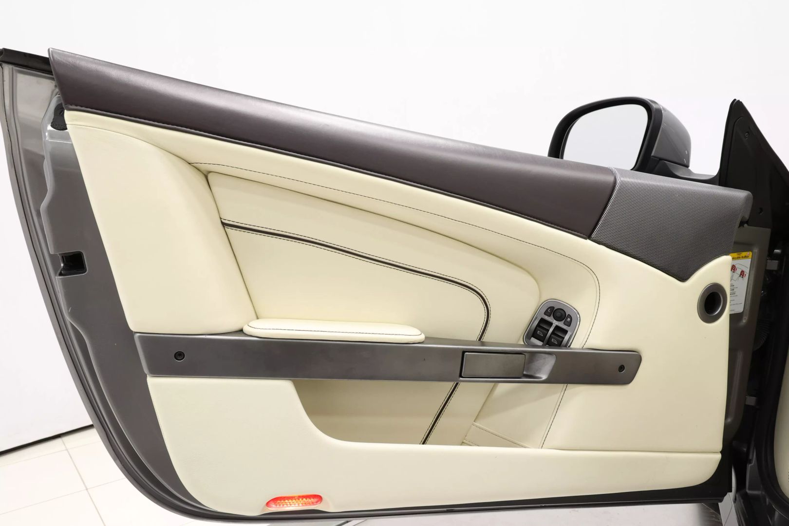 2012 Aston Martin Virage - Image 9