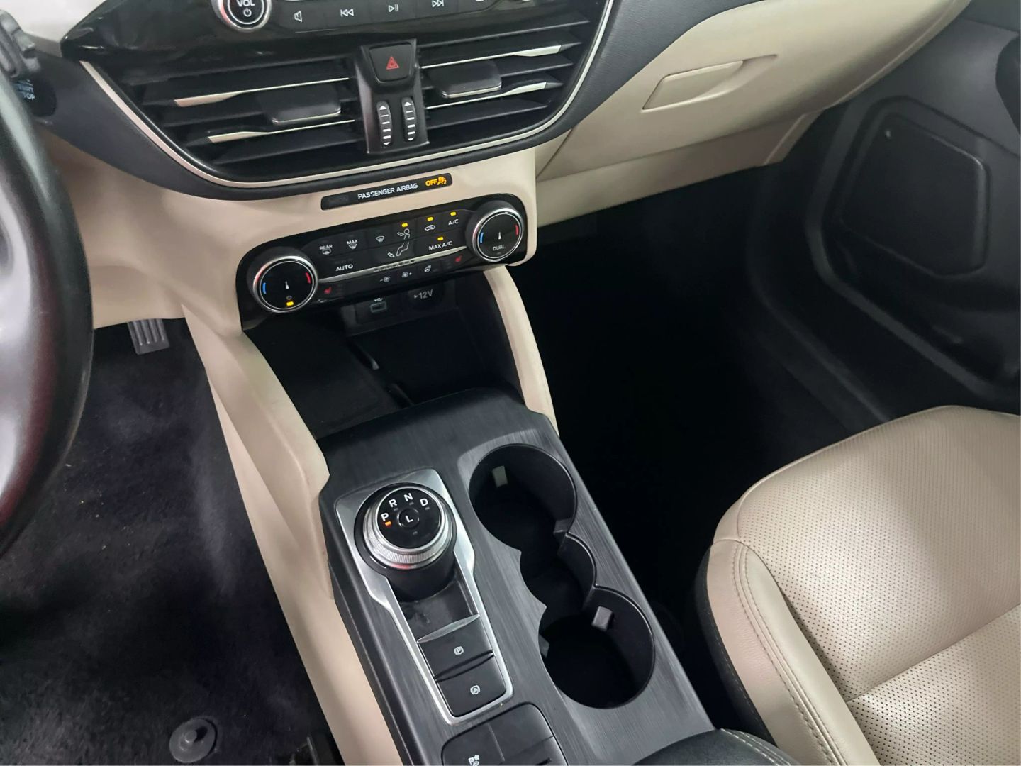 2022 Ford Escape - Image 16