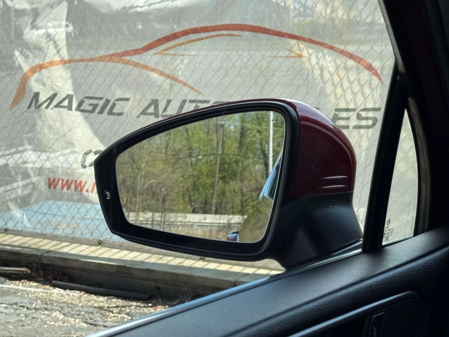 2022 Volkswagen Tiguan - Image 38