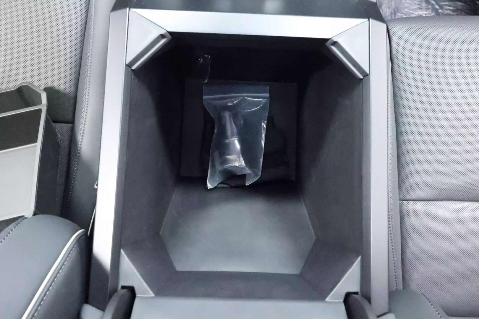 2024 Tesla Cybertruck - Image 50