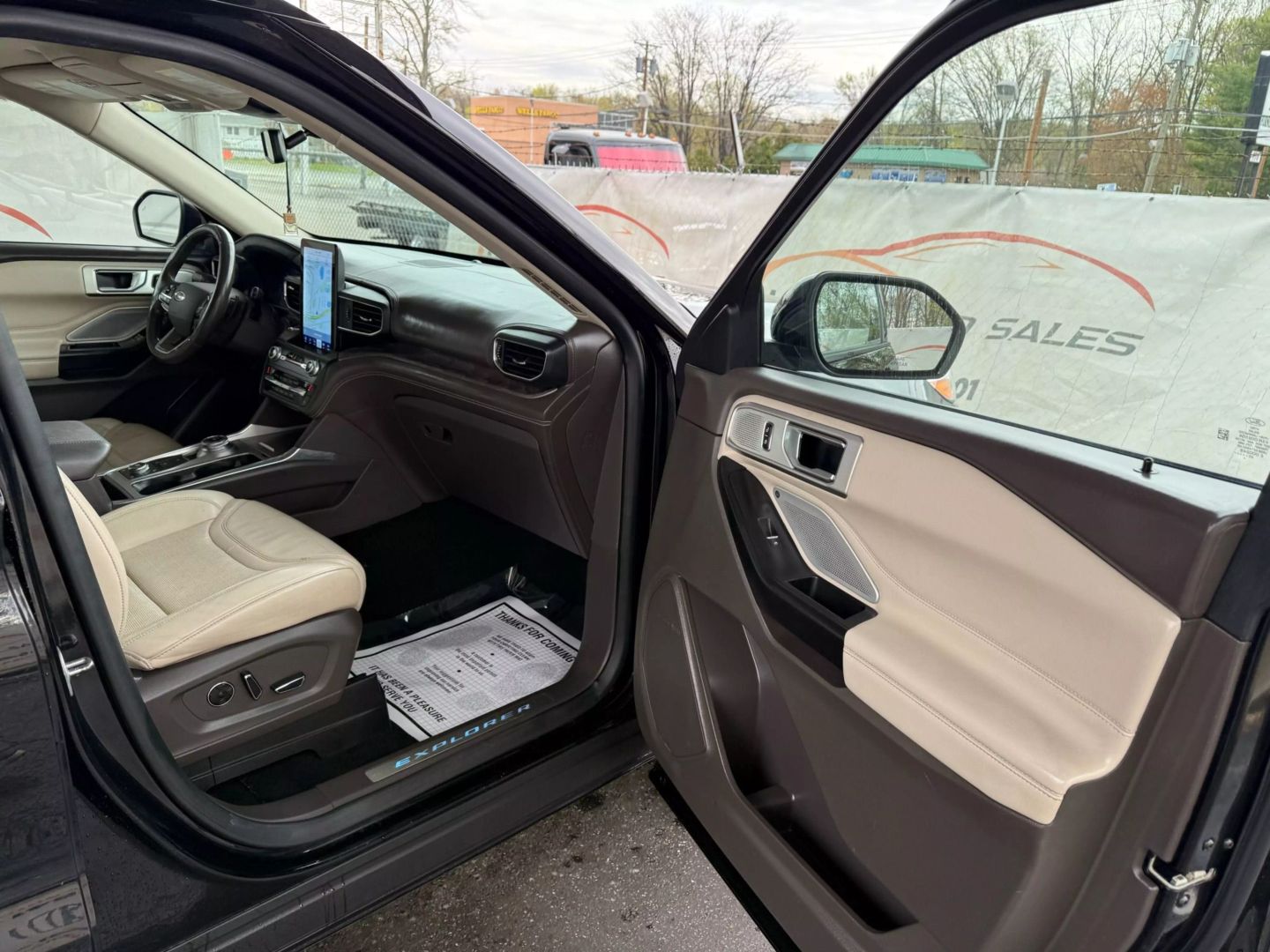 2020 Ford Explorer - Image 25