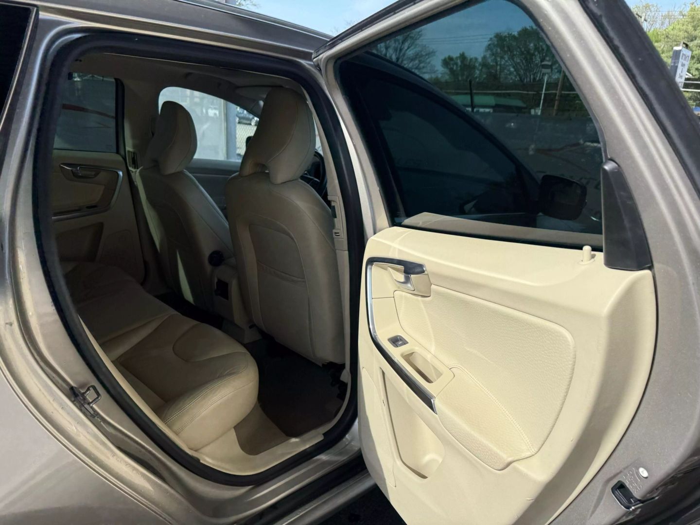 2014 Volvo Xc60 - Image 21