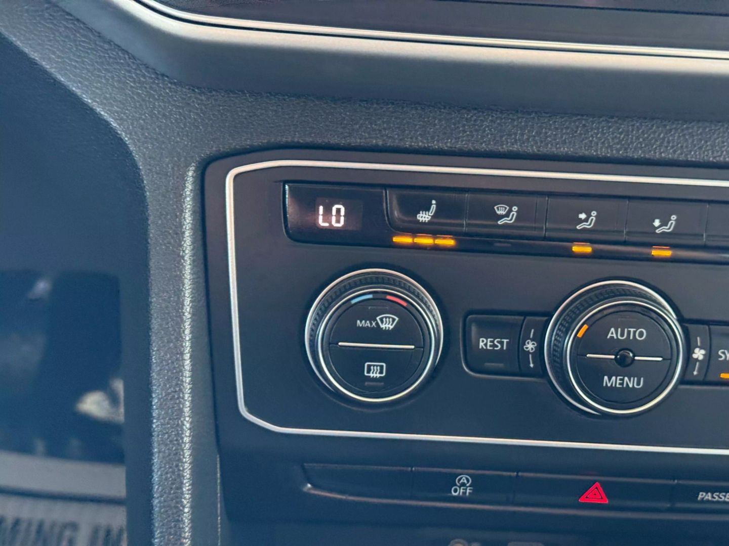 2018 Volkswagen Atlas - Image 30