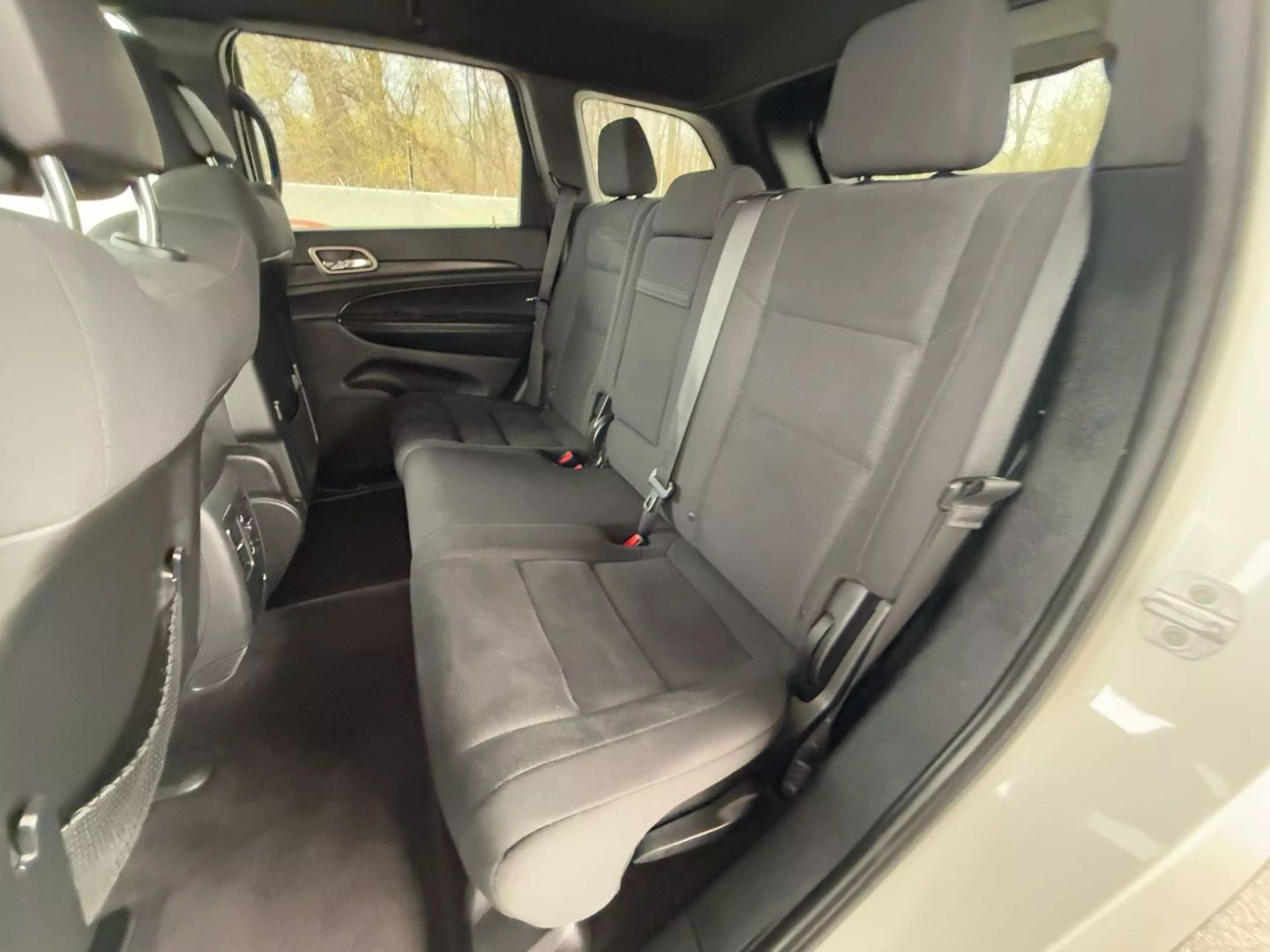 2017 Jeep Grand Cherokee - Image 19