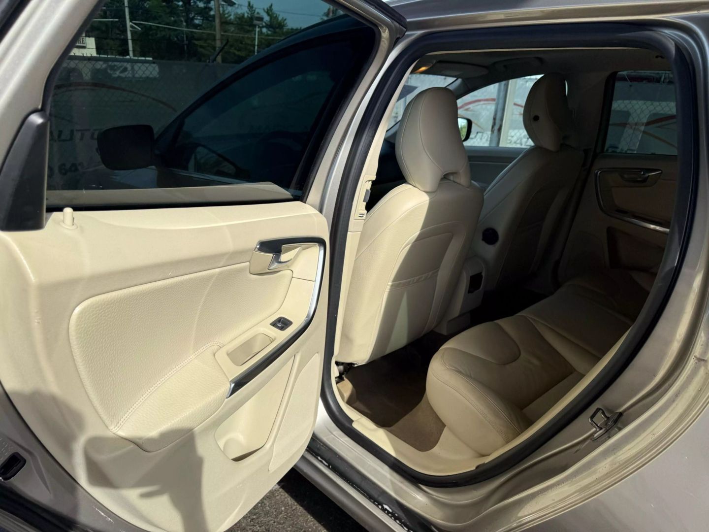 2014 Volvo Xc60 - Image 17