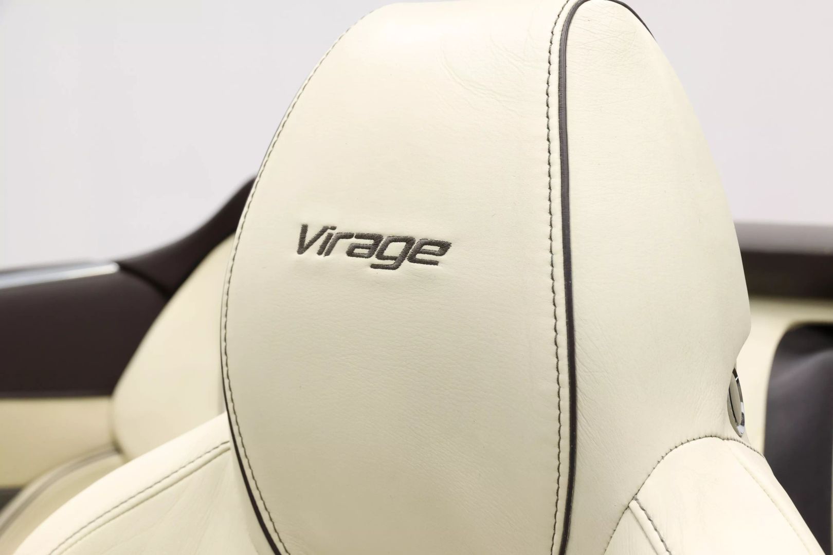 2012 Aston Martin Virage - Image 19