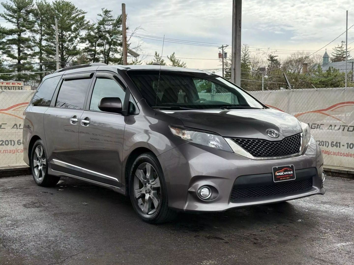 2013 Toyota Sienna - Image 6