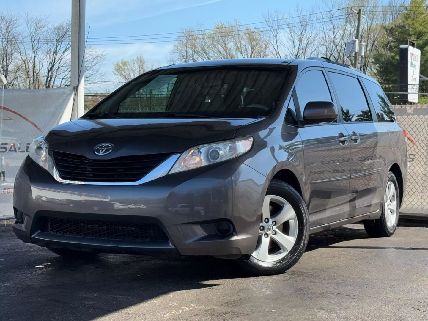2013 Toyota Sienna - Image 1