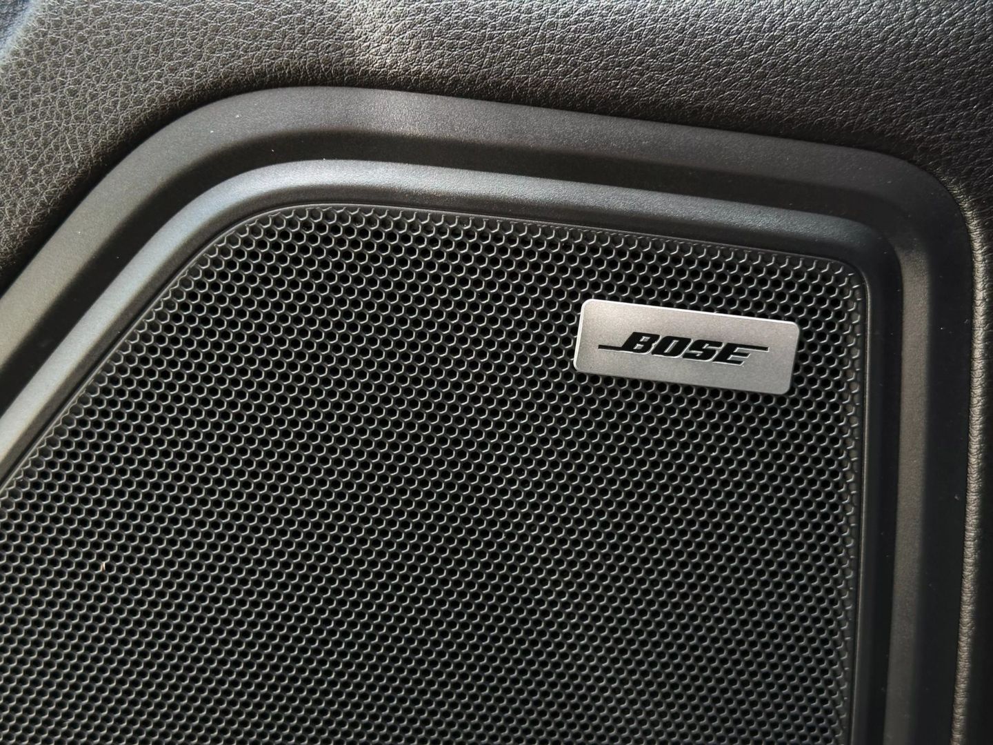2017 Porsche Macan - Image 41