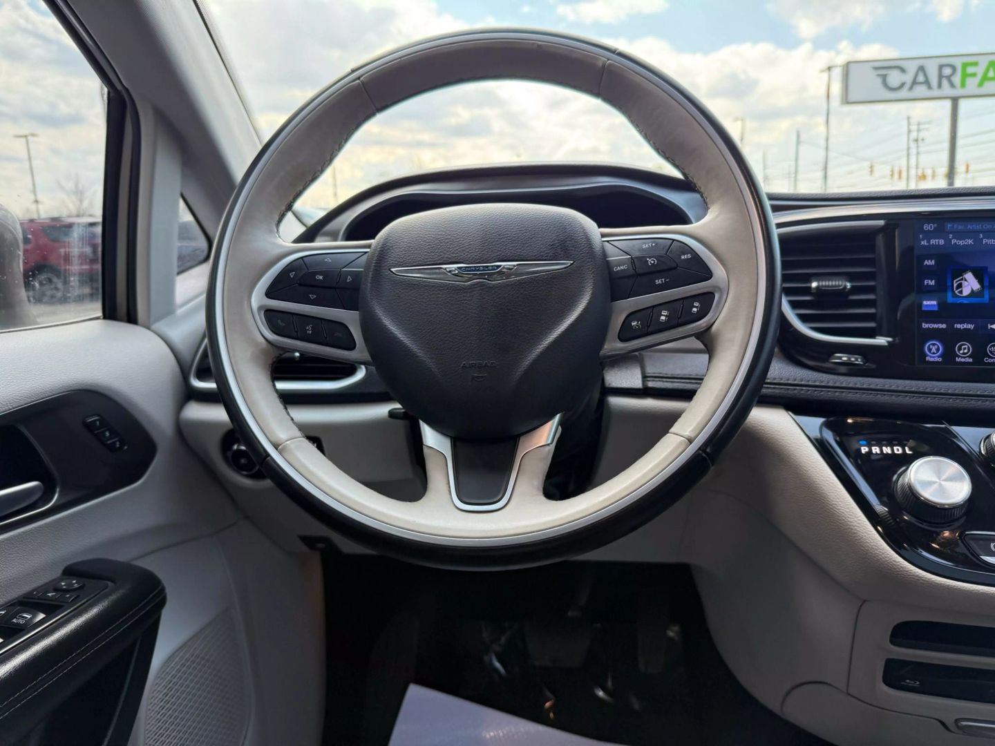 2017 Chrysler Pacifica - Image 37
