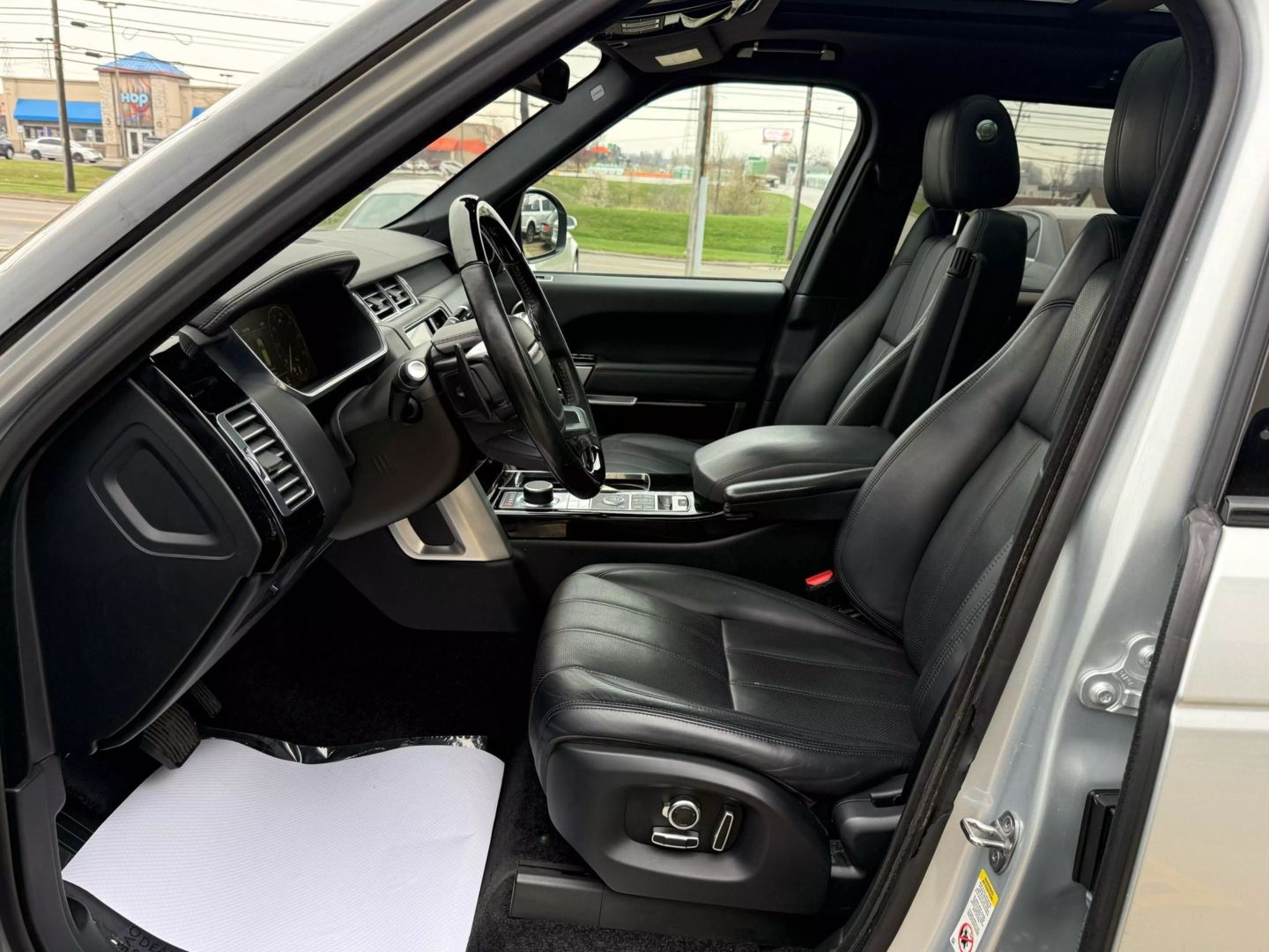 2016 Land Rover Range Rover - Image 20