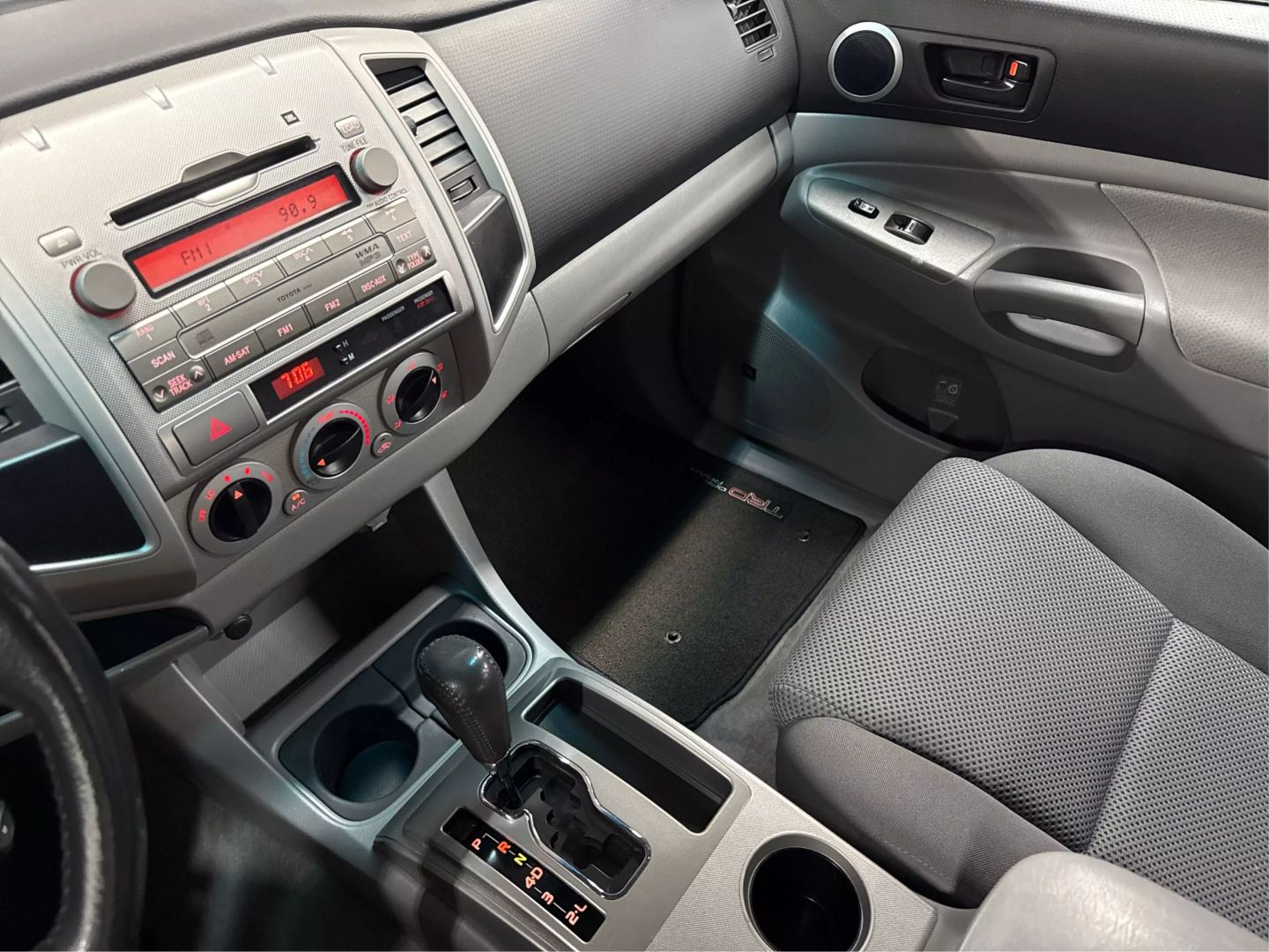 2011 Toyota Tacoma Double Cab - Image 30