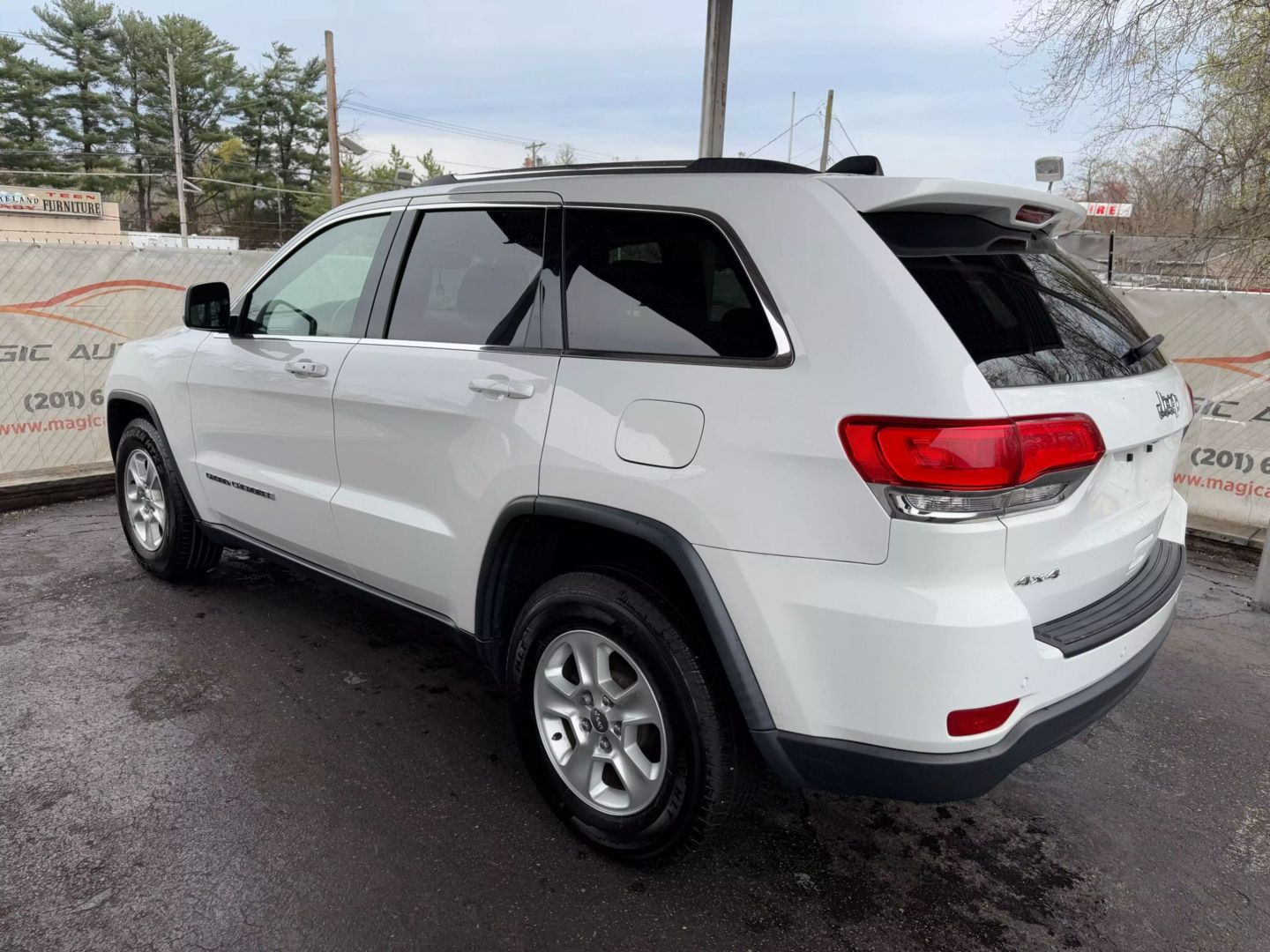 2017 Jeep Grand Cherokee - Image 13