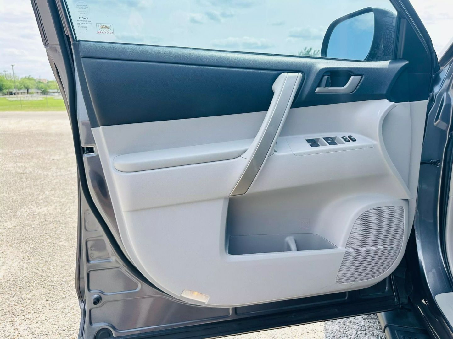 2011 Toyota Highlander - Image 11