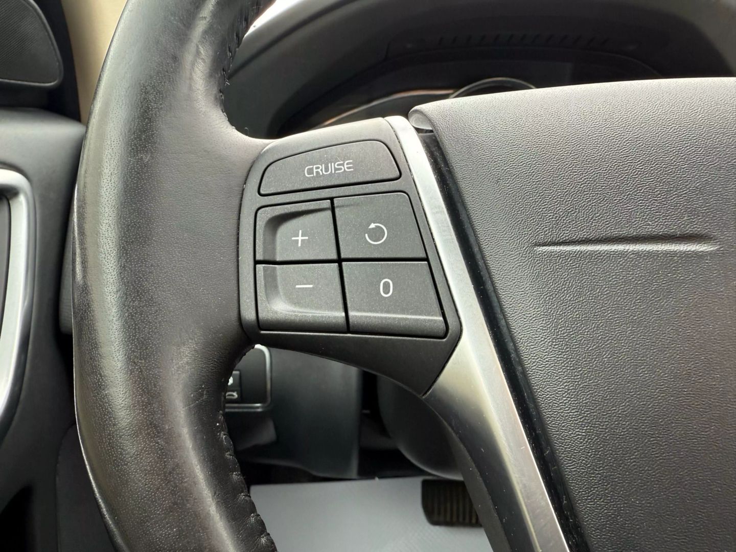 2017 Volvo Xc60 - Image 30